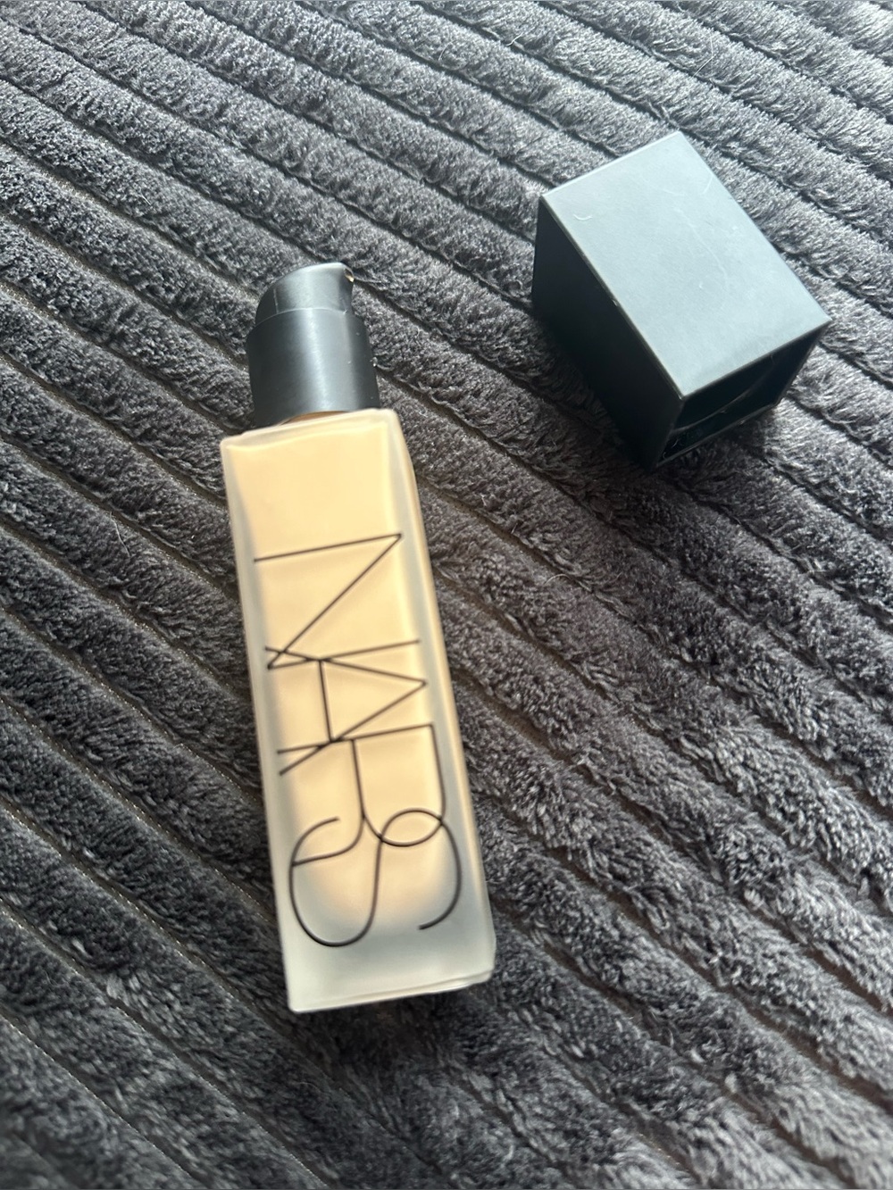Natural Matte Longwear Pore Blurring Medium-to-Full Coverage Foundation